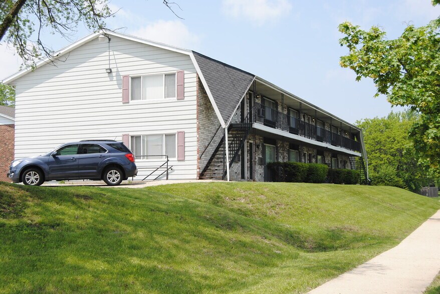 7979 N 66th St, Milwaukee, WI à vendre - Photo de l’immeuble – Image 2 sur 6