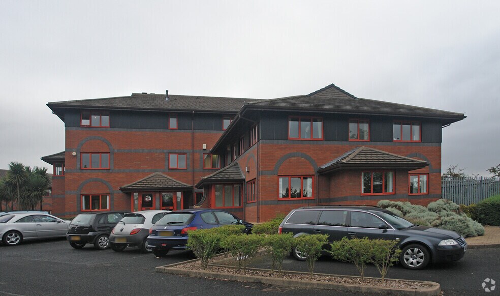 Two Woods Ln, Brierley Hill à louer - Photo principale – Image 1 sur 3