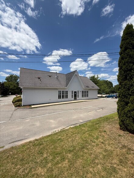 947 Massachusetts Ave, Lunenburg, MA à louer - Photo de l’immeuble – Image 3 sur 5