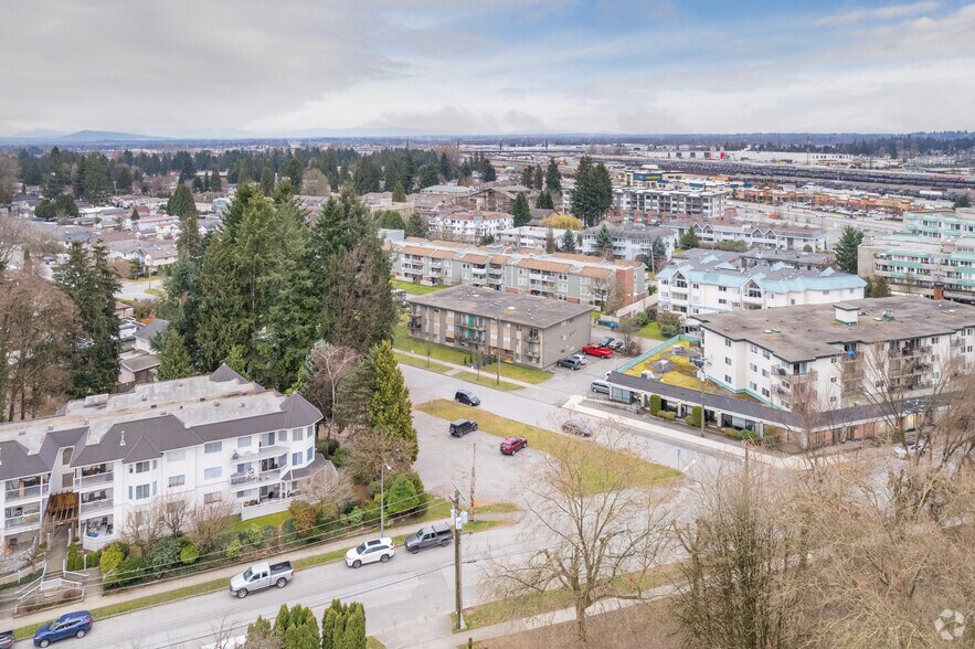 2060 Manning Ave, Port Coquitlam, BC à vendre - Photo de l’immeuble – Image 2 sur 2