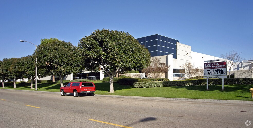 13771-13825 Norton Ave, Chino, CA à louer - Photo de l’immeuble – Image 2 sur 6