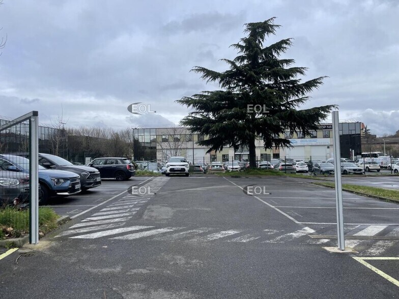 Local d’activités dans Nanterre à louer - Photo de l’immeuble – Image 3 sur 9