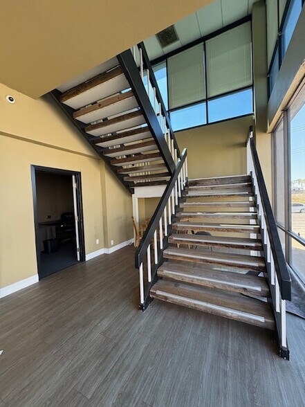 11353 Pyrites Way, Rancho Cordova, CA à louer - Photo de l’immeuble – Image 2 sur 6