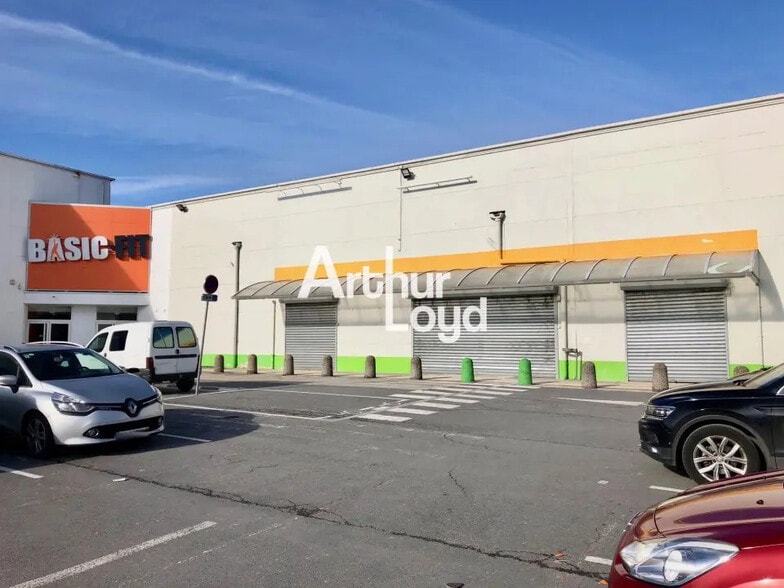 Local commercial dans Reims à louer - Photo de l’immeuble – Image 2 sur 5