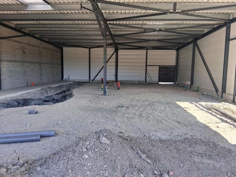 Local commercial dans ARTIX à louer - Photo de l’immeuble – Image 2 sur 7