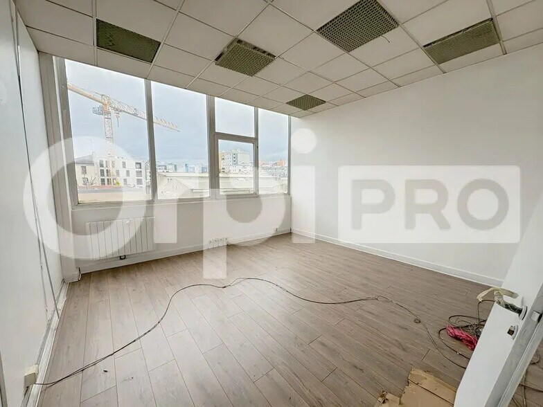 Bureau dans Pantin à louer - Photo de l’immeuble – Image 3 sur 9