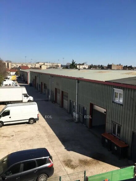 Local d’activités dans Stains à louer - Photo de l’immeuble – Image 1 sur 6