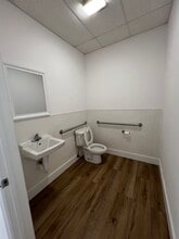 7948-7966 SW Jack James Dr, Stuart, FL à louer Photo intérieure– Image 2 sur 10