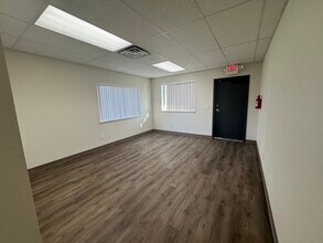 5628 W Clearwater Ave, Kennewick, WA à louer Photo intérieure– Image 2 sur 8