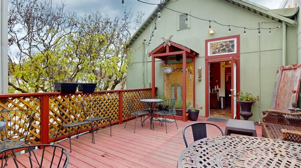 310 Broad St, Nevada City, CA à vendre - Photo de l’immeuble – Image 2 sur 25
