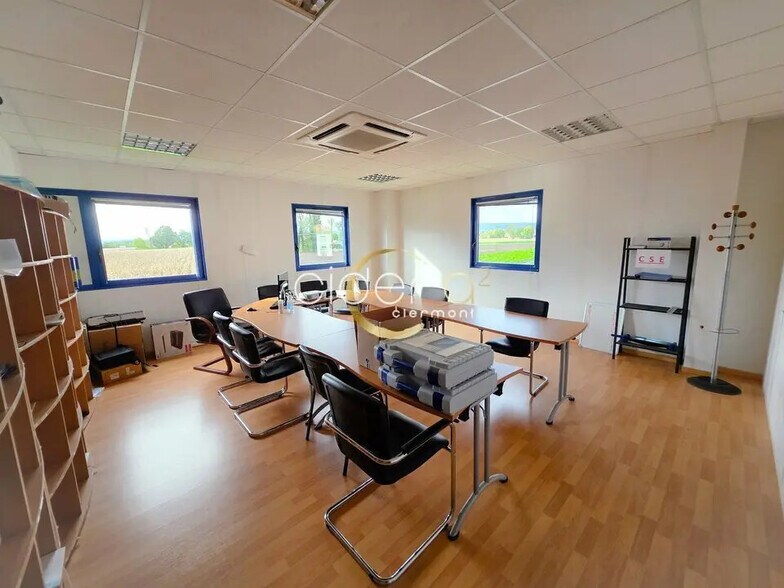 Bureau dans Gerzat à louer - Photo de l’immeuble – Image 3 sur 11