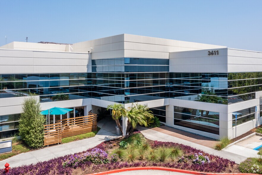 3601 S Harbor Blvd, Santa Ana, CA à louer - Photo principale – Image 3 sur 4