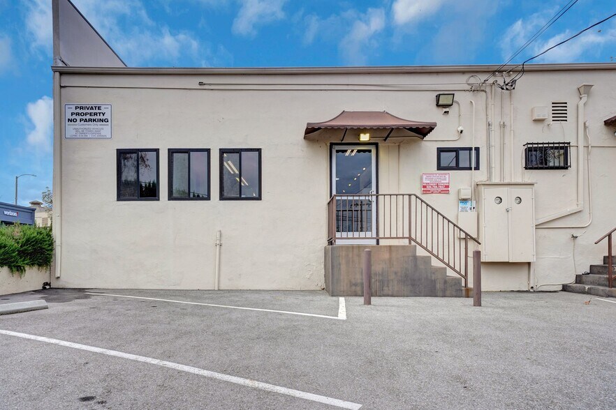 930 Foothill Blvd, La Cañada Flintridge, CA à louer - Photo de l’immeuble – Image 3 sur 10