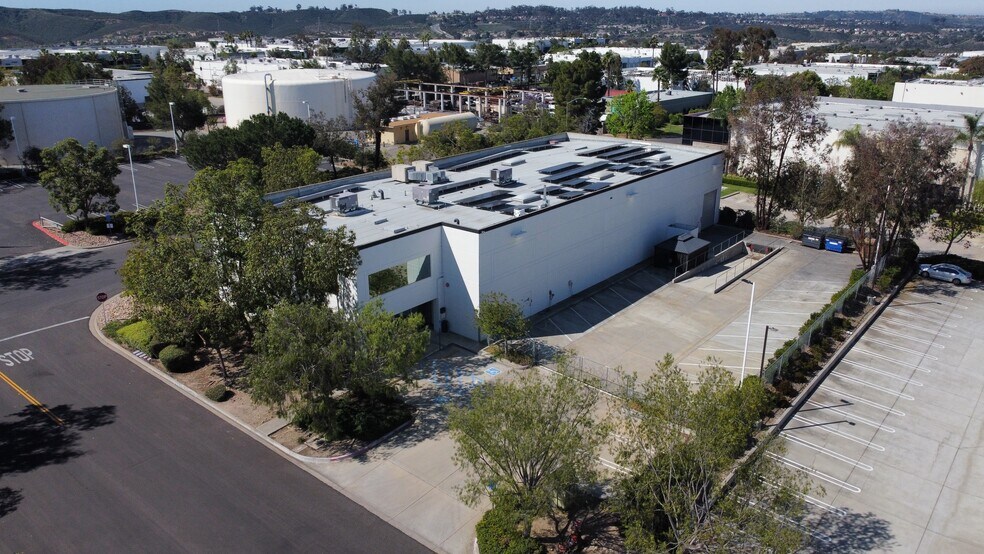 12150 Flint Pl, Poway, CA à louer - Photo de l’immeuble – Image 2 sur 7