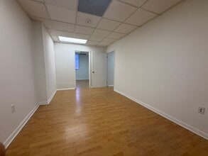 7506-7560 NW 70th St, Miami, FL à louer Photo intérieure– Image 1 sur 20
