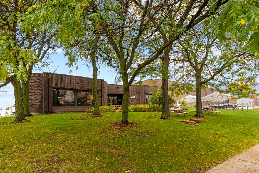 2480 Tedlo St, Mississauga, ON à louer - Photo de l’immeuble – Image 2 sur 3