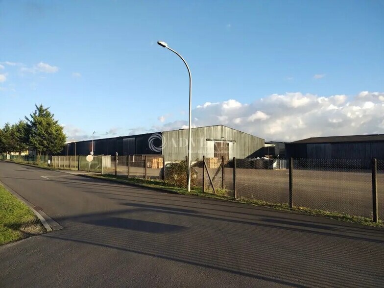 Industriel/Logistique dans Merpins à vendre - Photo de l’immeuble – Image 3 sur 4