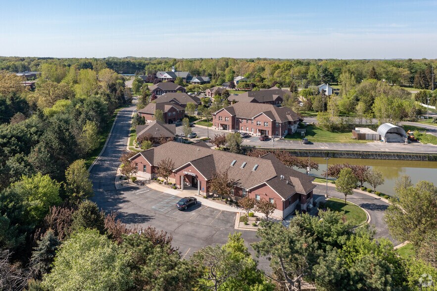 2000-2160 Grand River Anx, Brighton, MI à louer - Aérien – Image 3 sur 17
