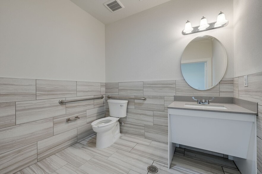 5860 Collin McKinney Pky, McKinney, TX à louer - Photo intérieure – Image 2 sur 15