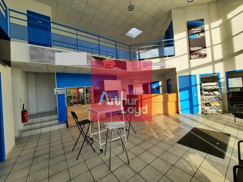 Industriel/Logistique dans Clermont-Ferrand à louer - Hall d’entrée – Image 3 sur 10