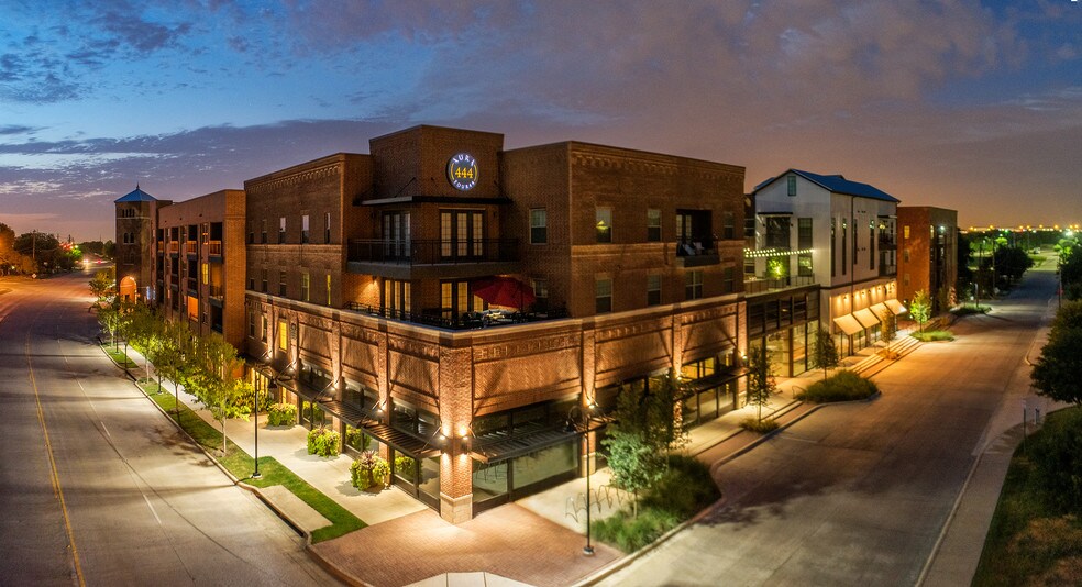 444 E Dallas Rd, Grapevine, TX à louer - Photo de l’immeuble – Image 3 sur 3