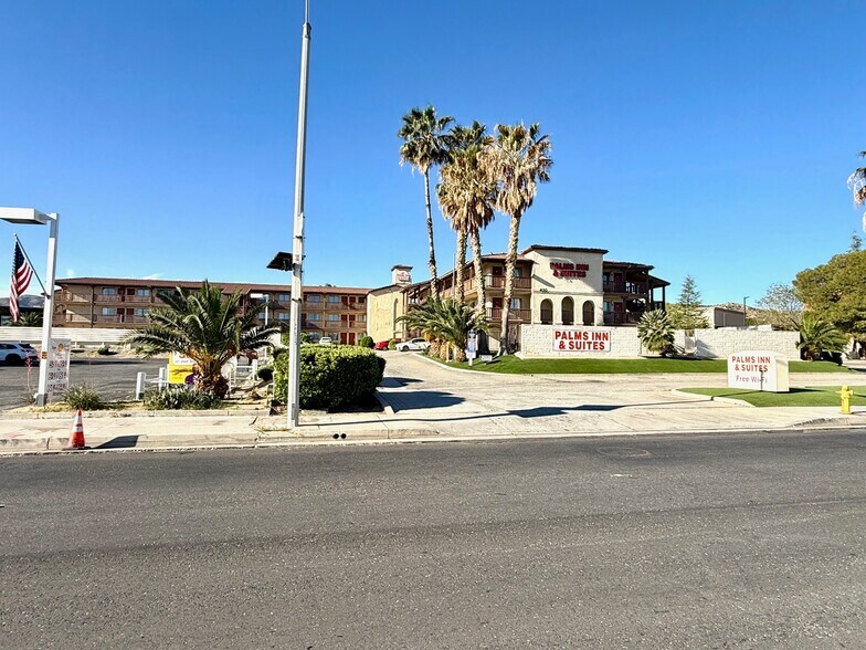 430 W Palmdale Blvd, Palmdale, CA à vendre - Photo de l’immeuble – Image 2 sur 32