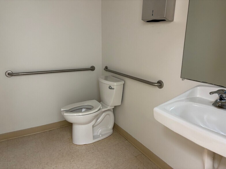 36-76 Vanderbilt Ave, Norwood, MA à louer - Photo intérieure – Image 2 sur 2