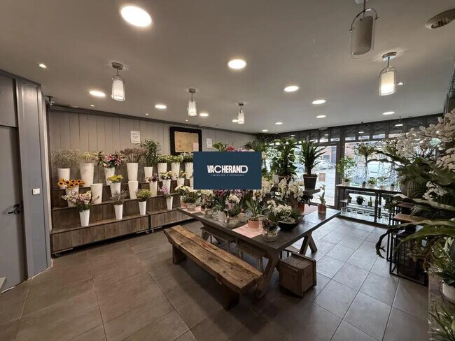 Plus de détails pour Local commercial à louer