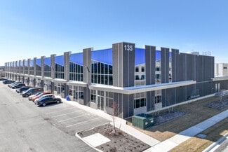 Plus de détails pour 135 Addison Hall Cir, Aurora, ON - Bureau à louer