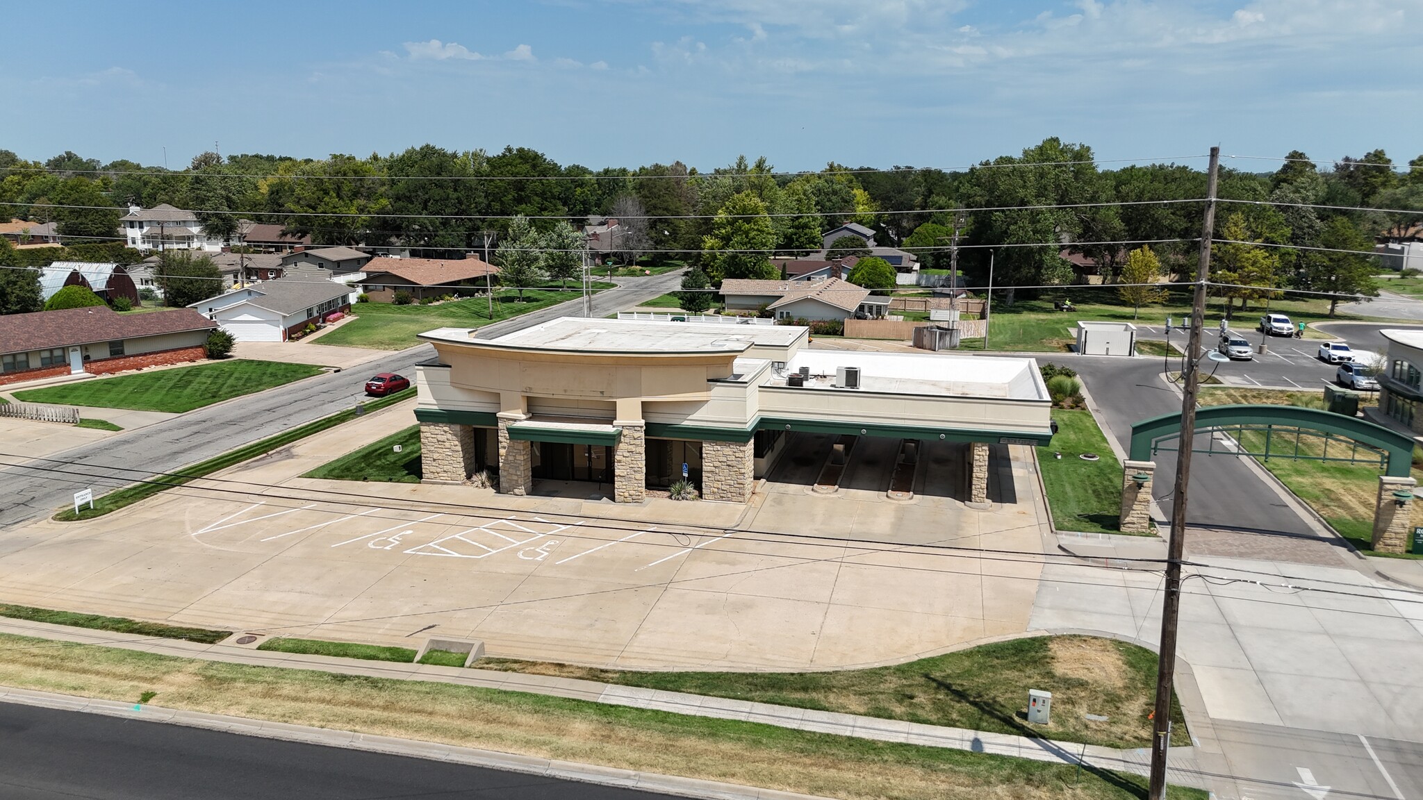 624 30th ave, Hutchinson, KS à vendre Photo principale– Image 1 sur 16