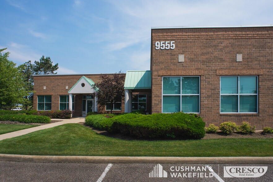 9775 Rockside Rd, Valley View, OH à louer - Photo de l’immeuble – Image 2 sur 8