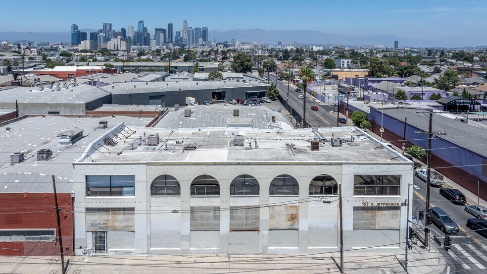 197 E Jefferson Blvd, Los Angeles, CA à vendre - Photo de l’immeuble – Image 2 sur 63