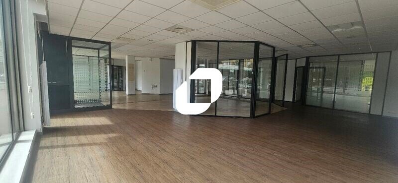 Local commercial dans Rueil-Malmaison à vendre Photo intérieure– Image 1 sur 11