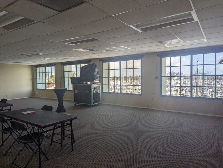 2500 Via Cabrillo Marina, San Pedro, CA à louer - Photo de l’immeuble – Image 3 sur 9