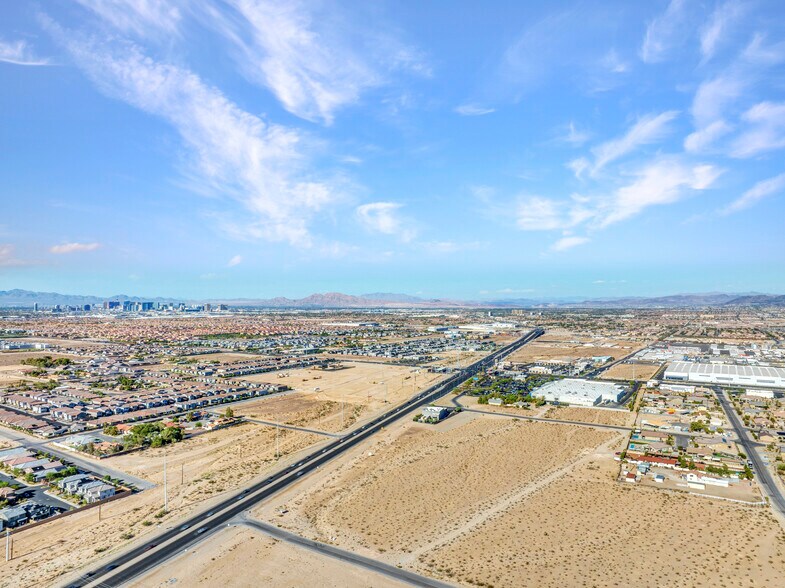 SEC Blue Diamond Rd & Tenaya Way, Las Vegas, NV à louer - Aérien – Image 3 sur 14