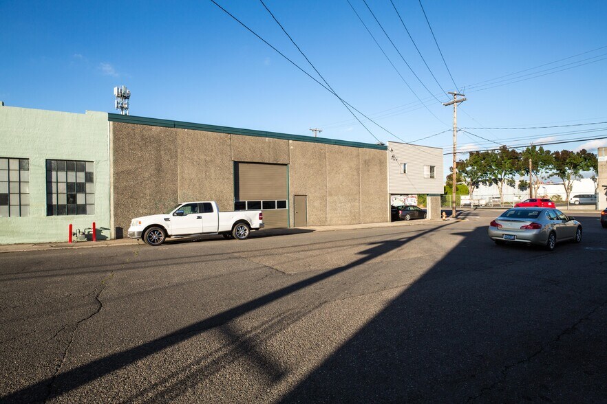 1105 SE Woodward St, Portland, OR à vendre - Photo de l’immeuble – Image 3 sur 10