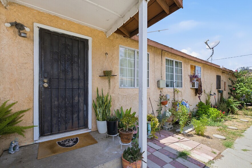 1250-1272 Murchison Ave, Pomona, CA à vendre - Photo de l’immeuble – Image 2 sur 5