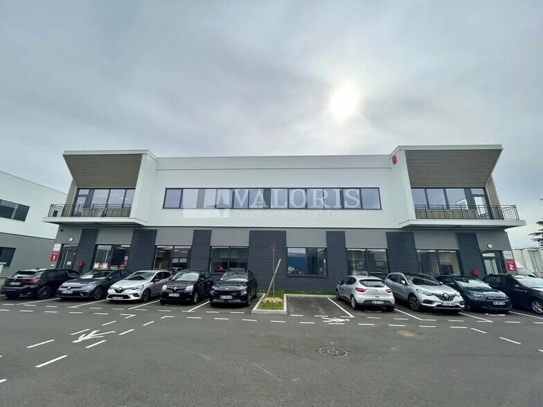 94 A Avenue Du Progrès, Chassieu à louer - Photo de l’immeuble – Image 1 sur 33