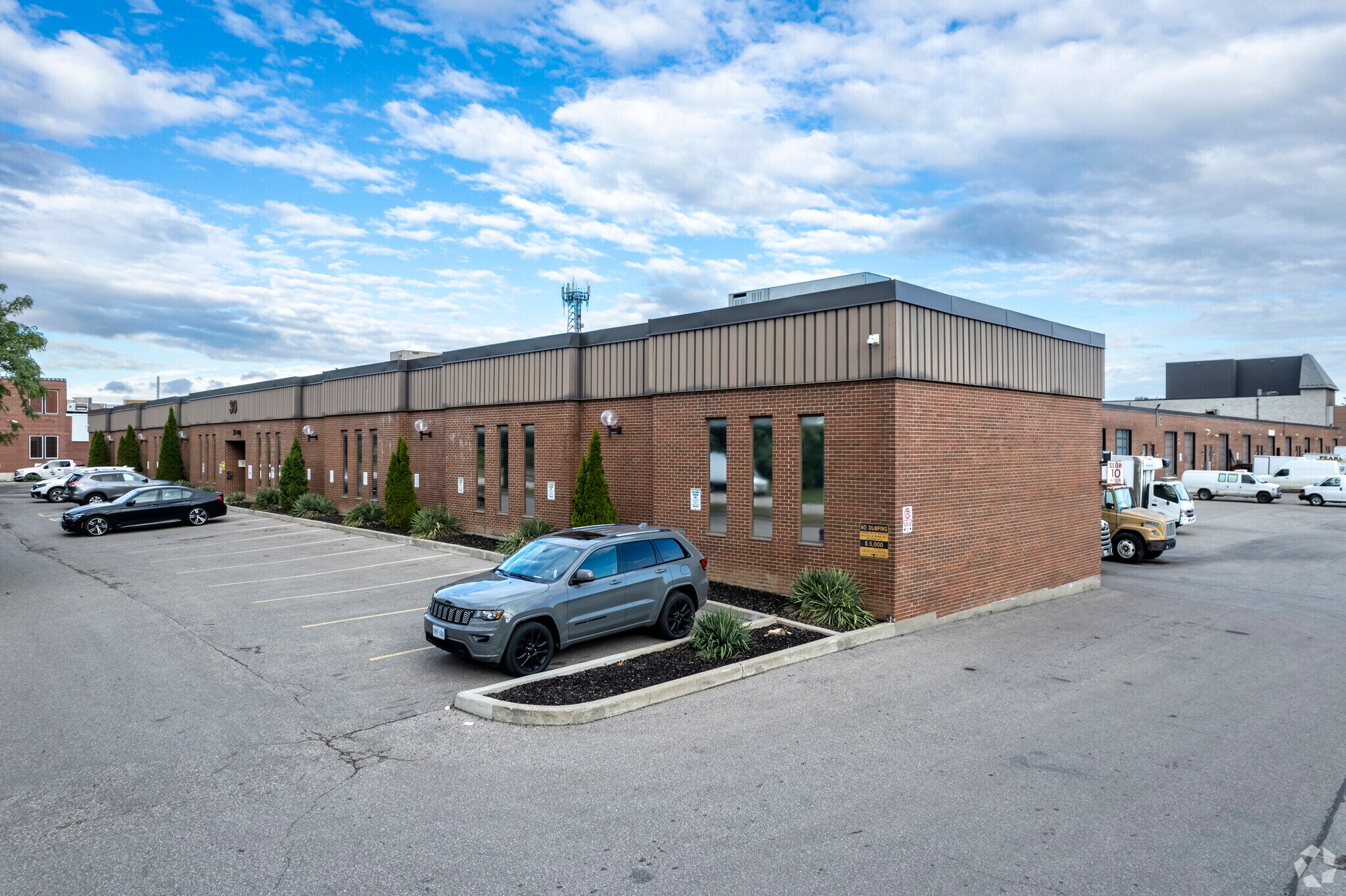 30 Titan Rd, Toronto, ON à vendre Photo principale– Image 1 sur 4
