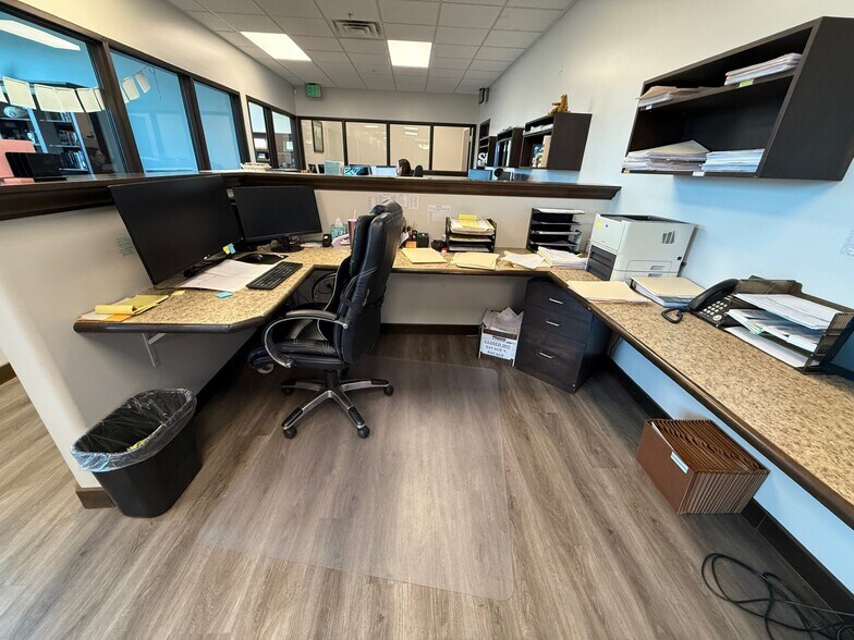 233 S Pleasant Grove Blvd, Pleasant Grove, UT à vendre - Photo de l’immeuble – Image 3 sur 48