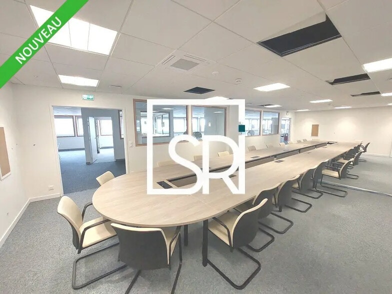 Bureau dans Clermont-Ferrand à louer - Photo de l’immeuble – Image 3 sur 12