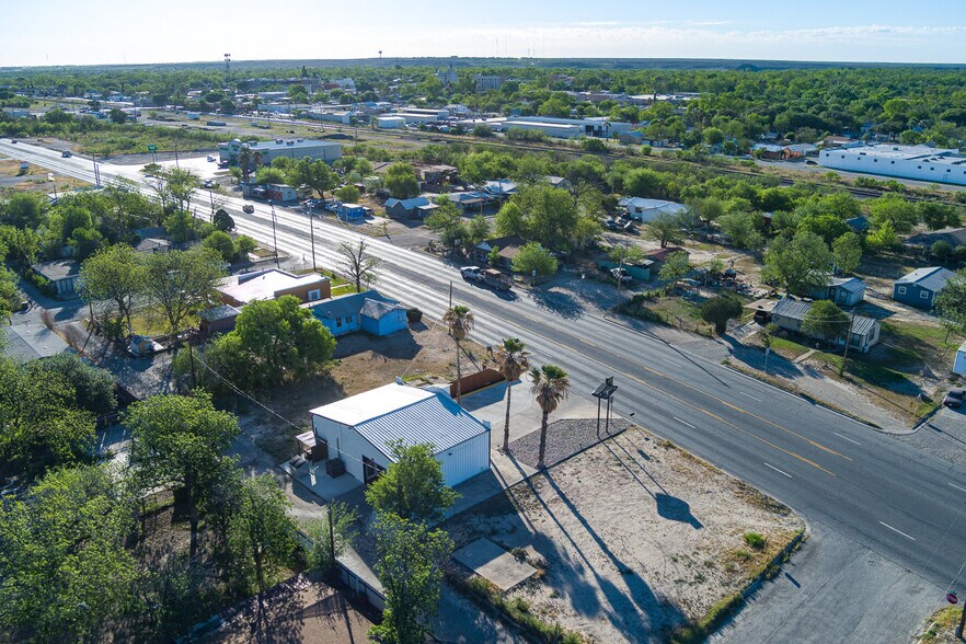 607 W Gibbs St, Del Rio, TX à vendre - Photo de l’immeuble – Image 2 sur 38