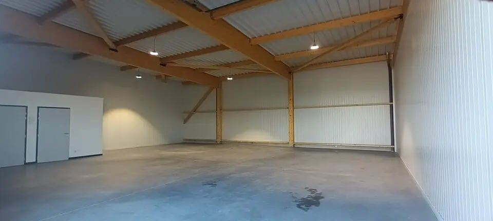 Local d’activités dans Saint-Jean-de-la-Neuville à louer - Photo intérieure – Image 2 sur 7