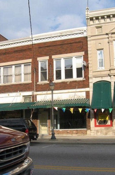 106 S Main St, Salem, IN à vendre - Photo de l’immeuble – Image 2 sur 3