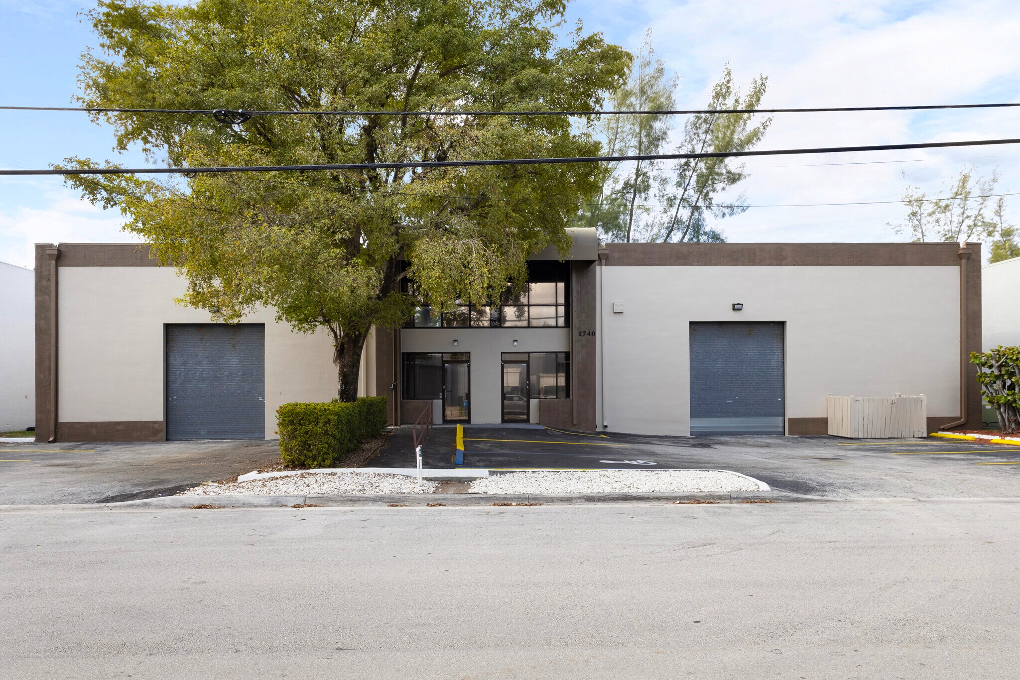 1740-1742 NW 93rd Ave, Miami, FL à louer Photo principale– Image 1 sur 53