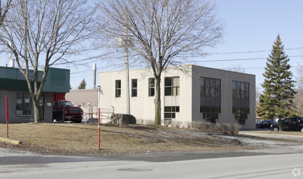 330 Boul Pierre-Boursier, Châteauguay, QC à louer - Photo principale – Image 1 sur 2