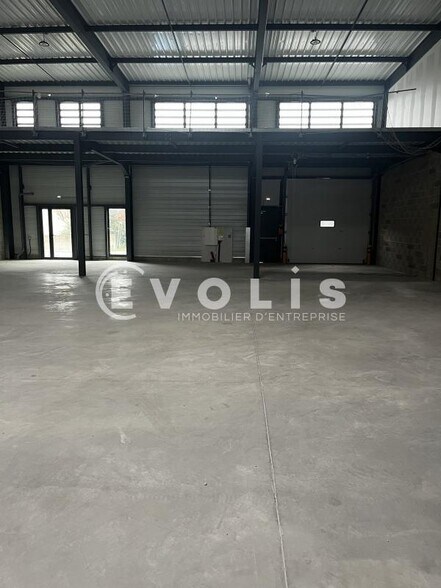 Local d’activités dans Vedène à louer - Photo de l’immeuble – Image 3 sur 10