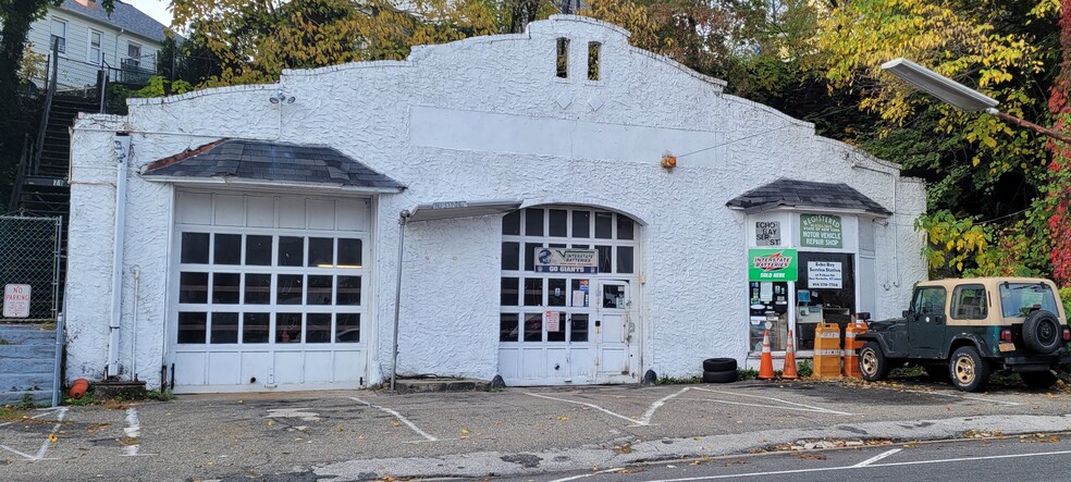 69 Pelham Rd, New Rochelle, NY à vendre - Photo de l’immeuble – Image 1 sur 7