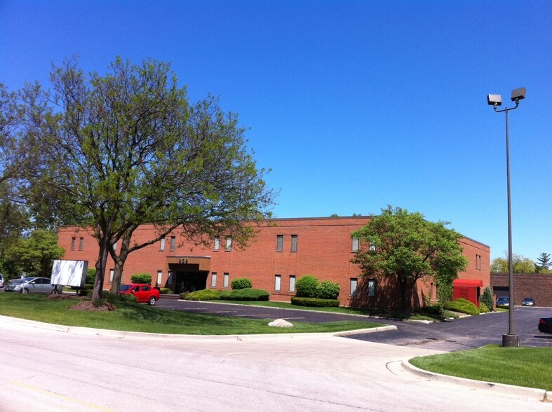 909 S Route 83, Elmhurst, IL à louer - Photo de l’immeuble – Image 2 sur 11
