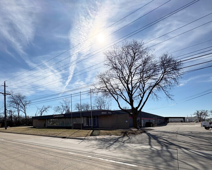 30111 Schoolcraft Rd, Livonia, MI à louer - Photo principale – Image 1 sur 5